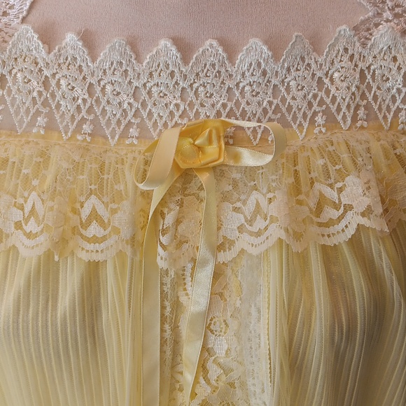 Yellow vintage handmade nightie - Picture 3 of 8